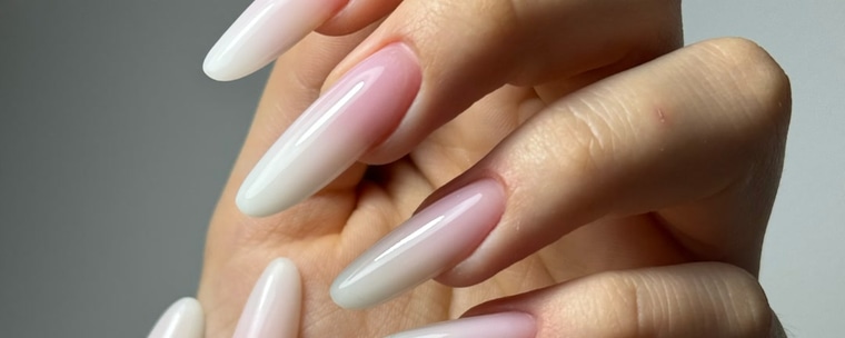 Extensión de uñas con gel con la técnica sin limado 