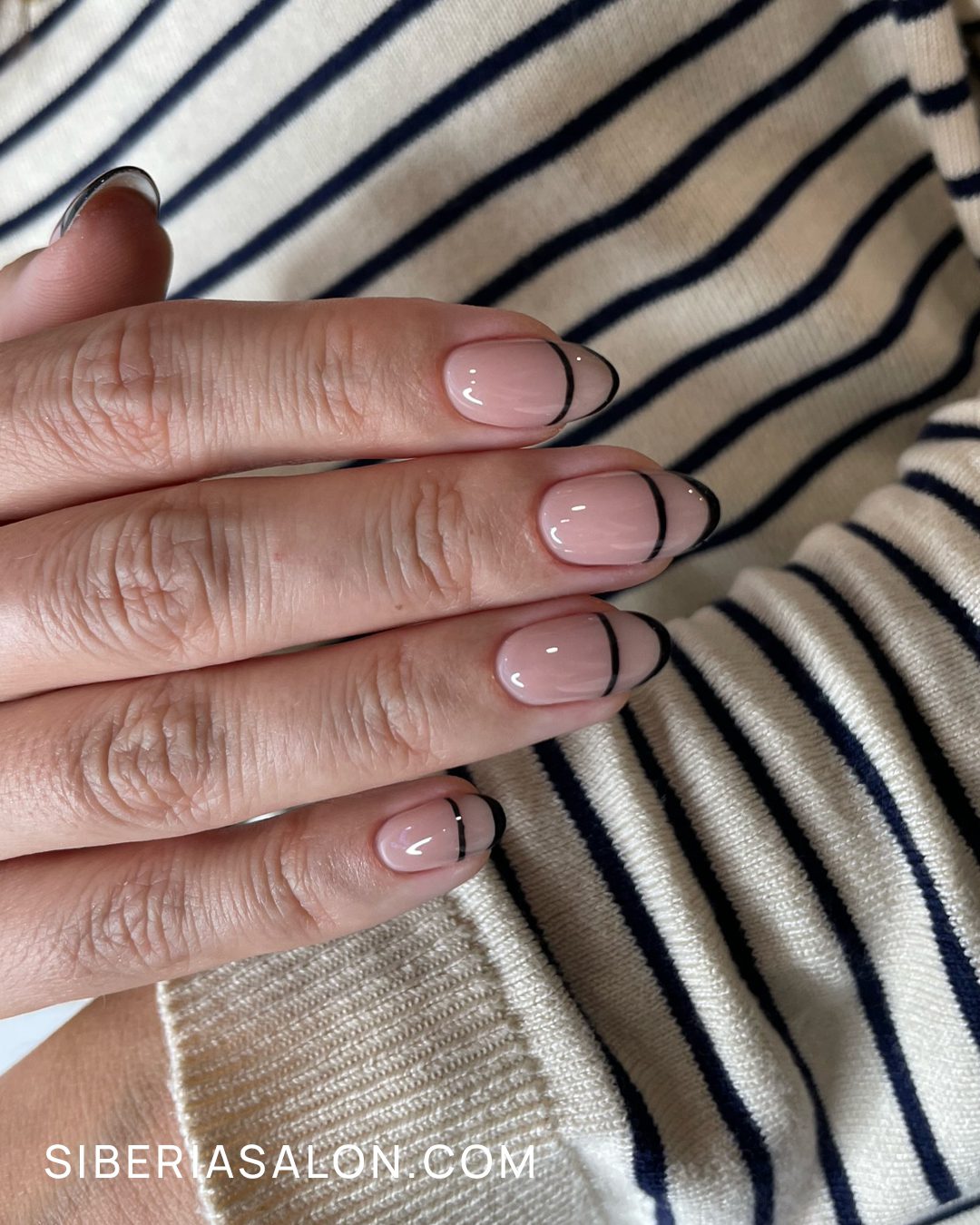 Uñas francesas para invierno 2025