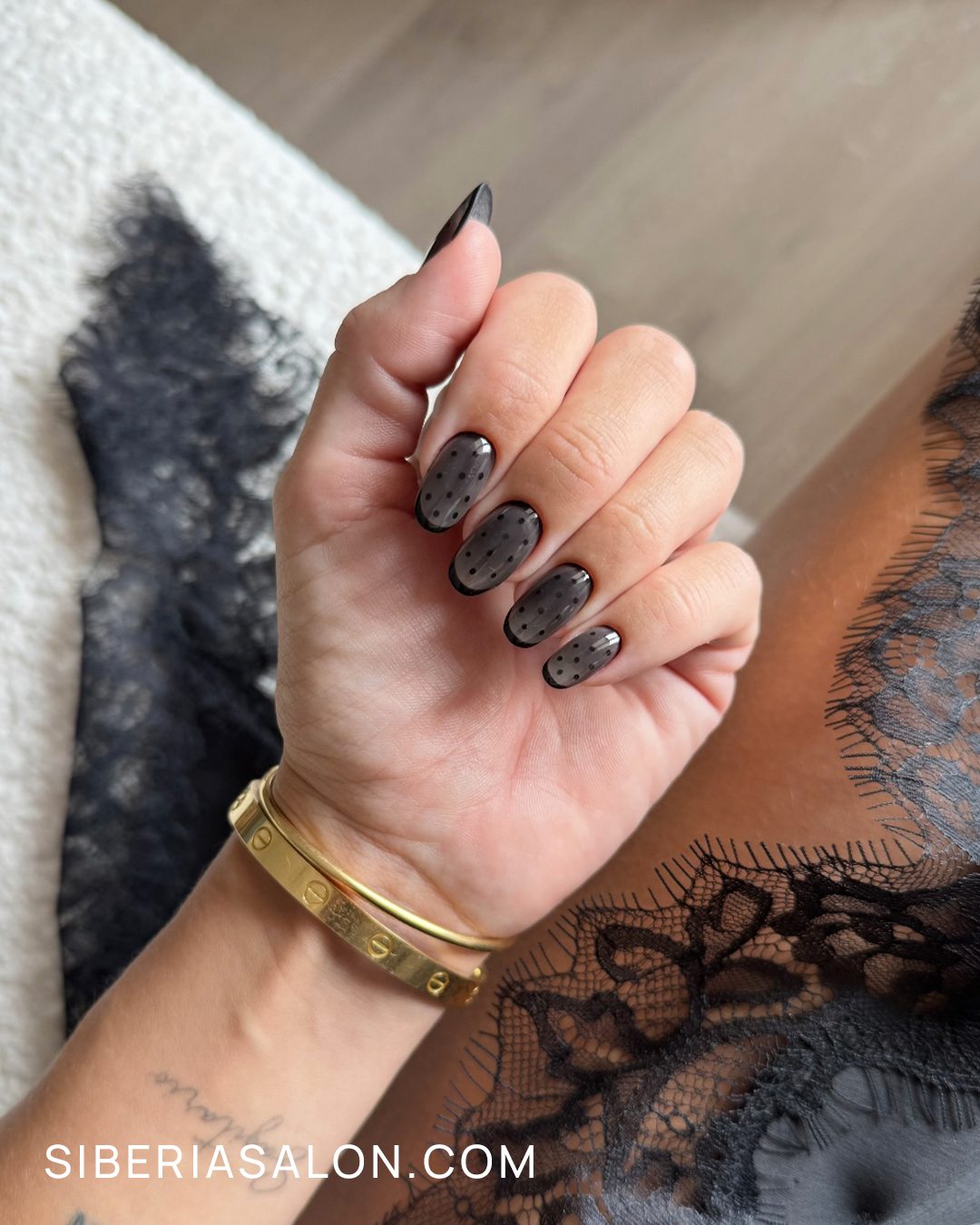 Polka nails