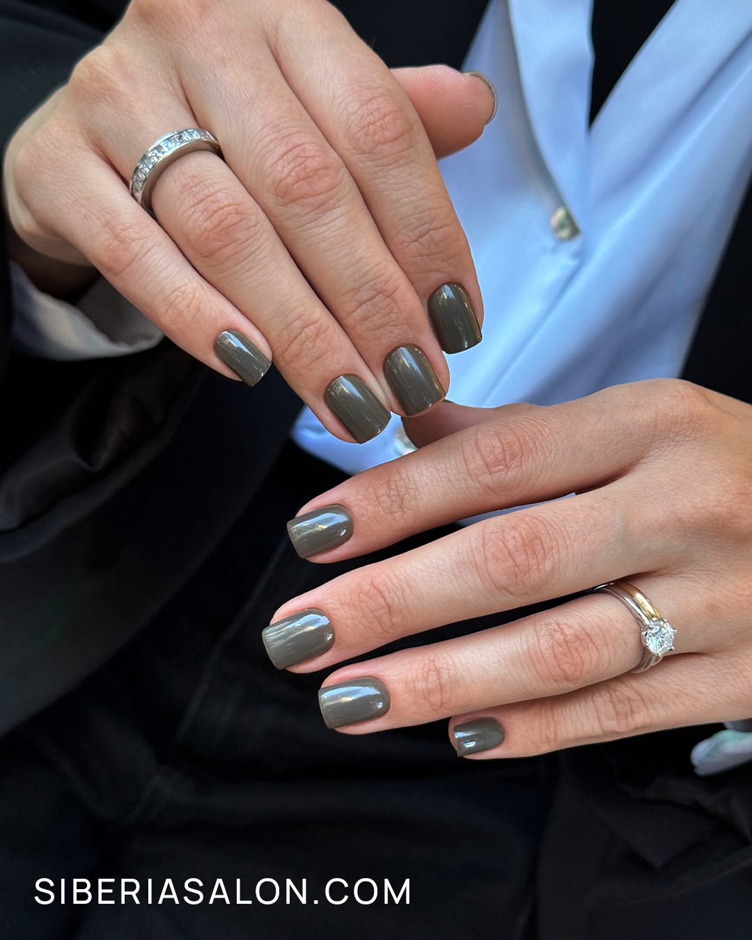 Uñas verdes oliva para otoño 2025