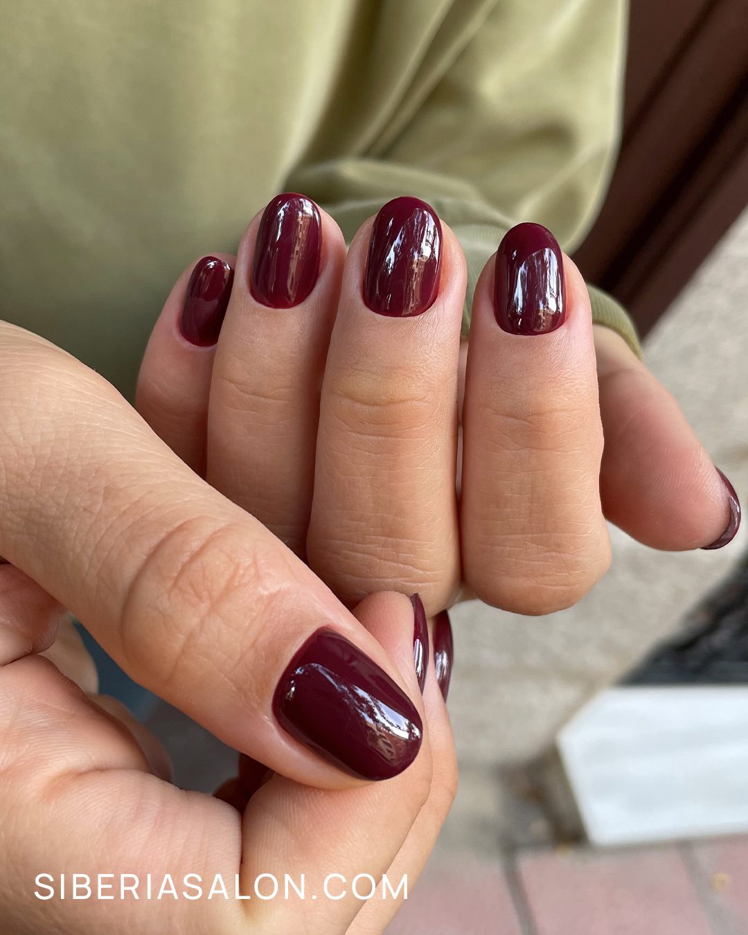 Tendencias burdeos en manicura