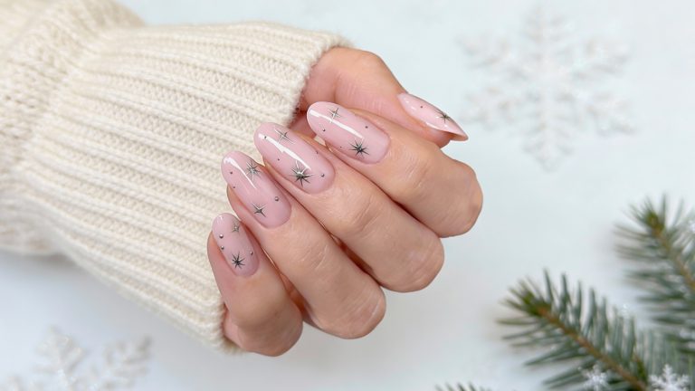 Uñas invierno 2026: colores y diseños que serán tendencia