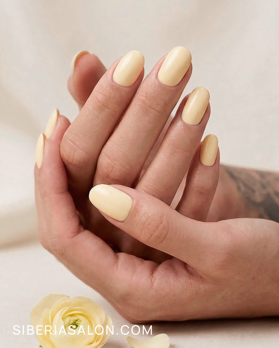 Uñas amarillo pastel para la primavera 2026