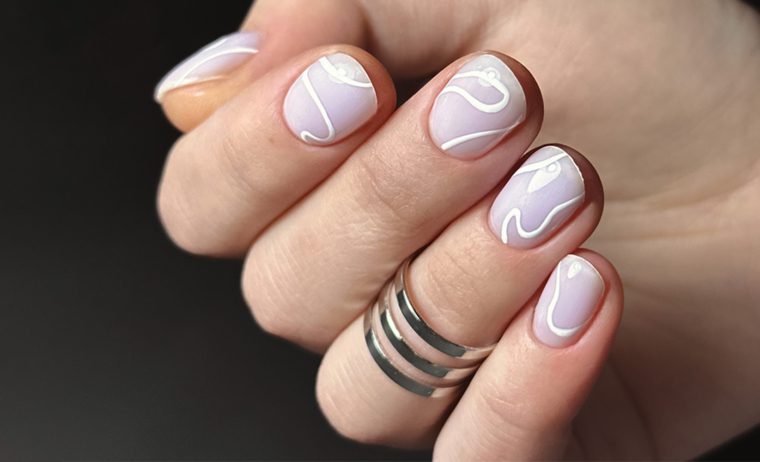 Uñas cortas decoradas elegantes y sencillas