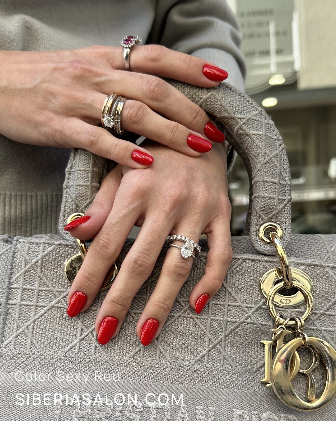 Uñas rojas elegantes clásicas sin diseños