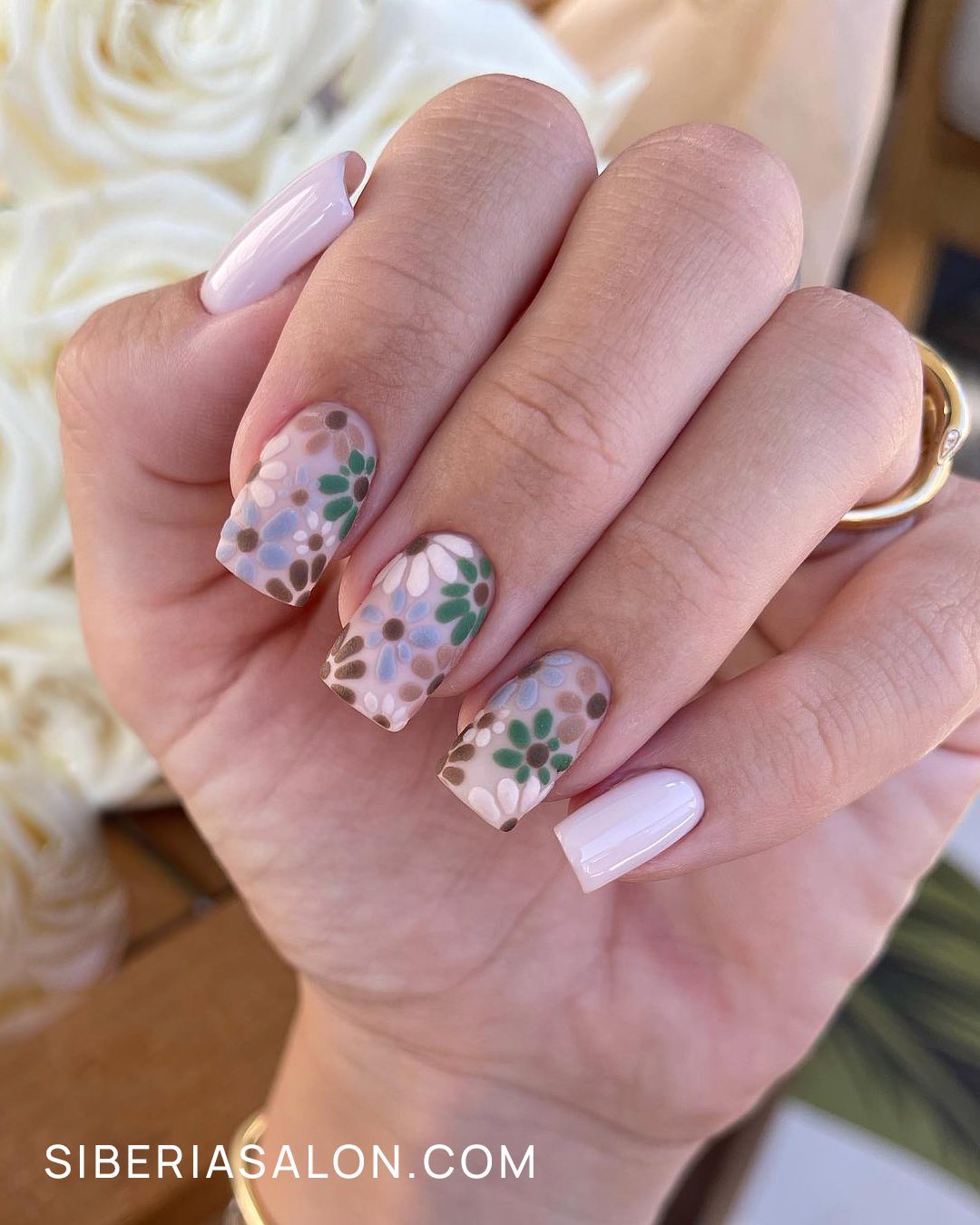 Diseños Florales uñas primavera 2025