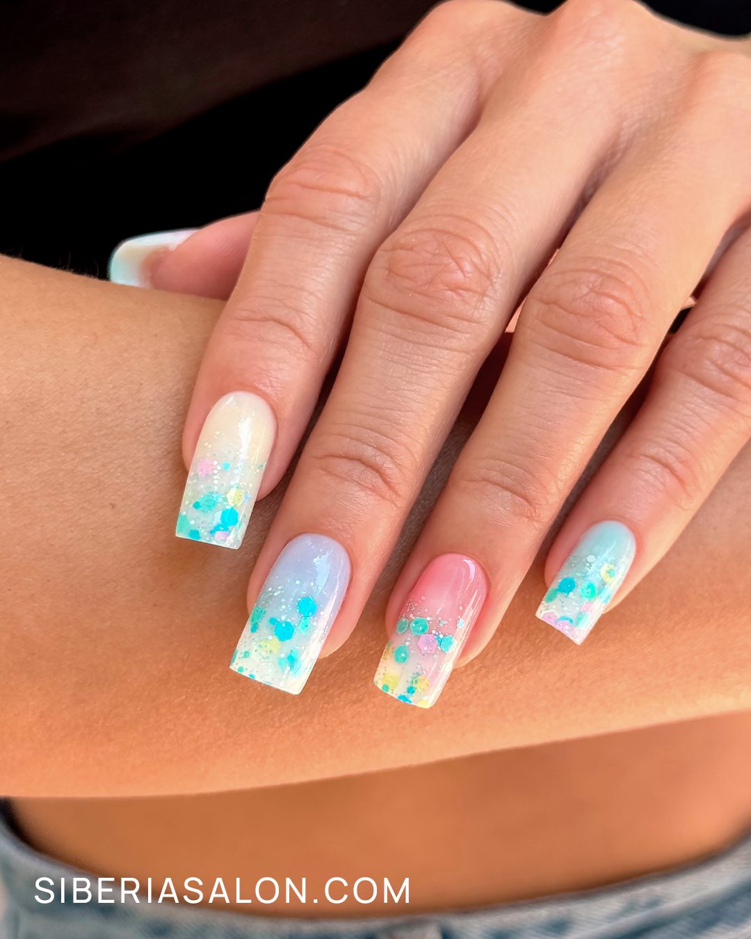 Texturas en las uñas verano 2025