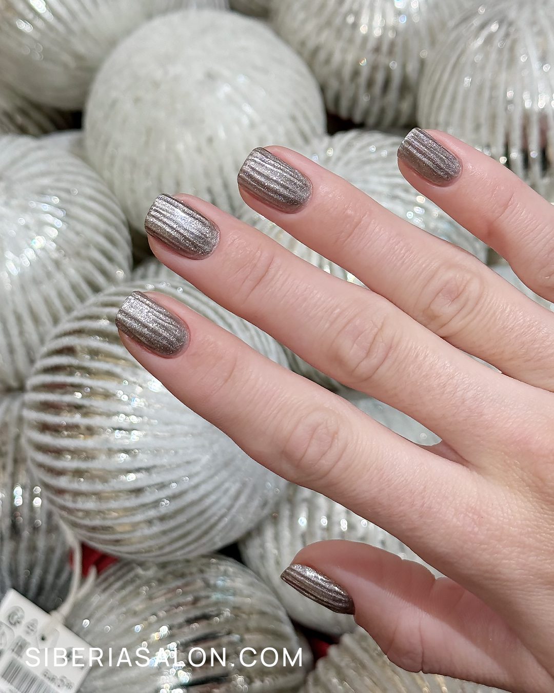 Uñas con esmaltes metálicos