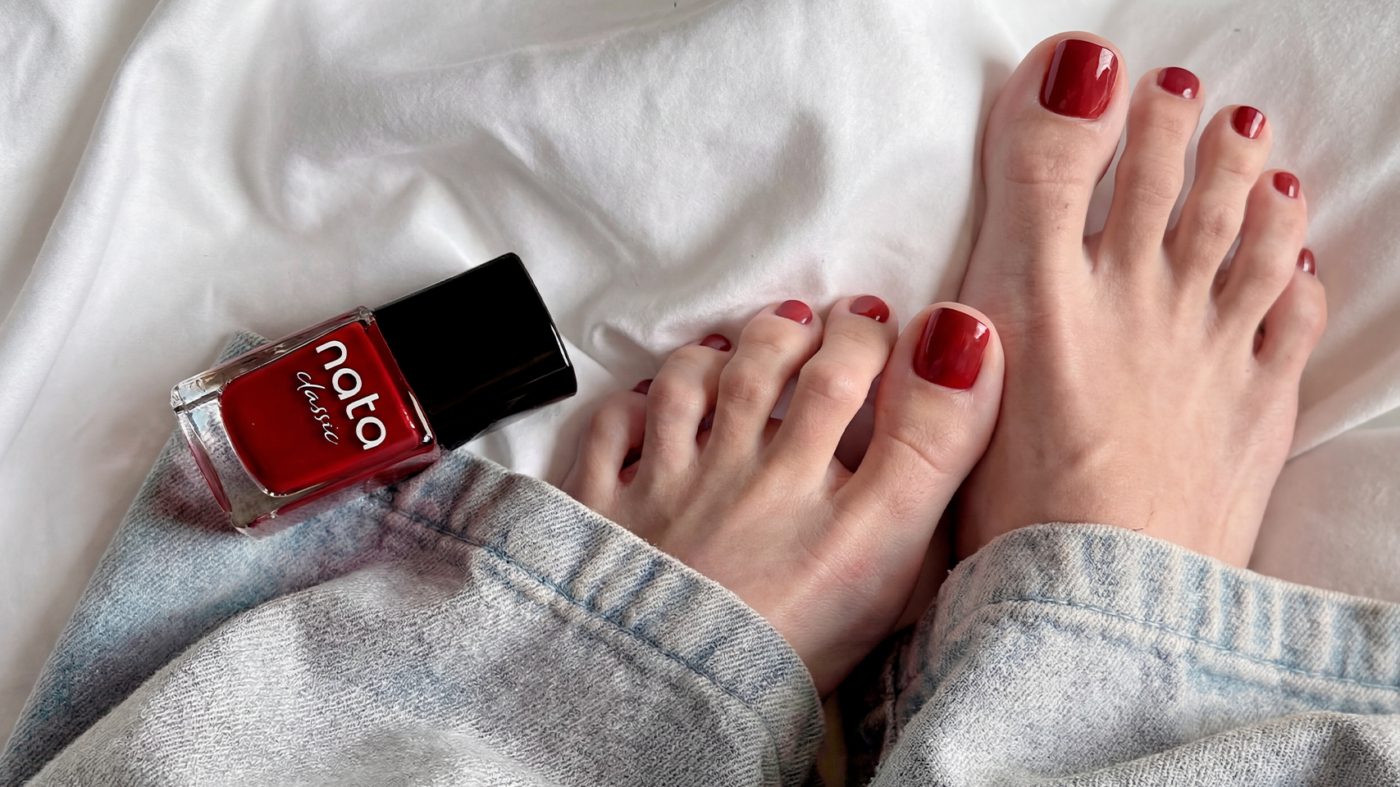 Esmaltes clásicos en manicura y pedicura