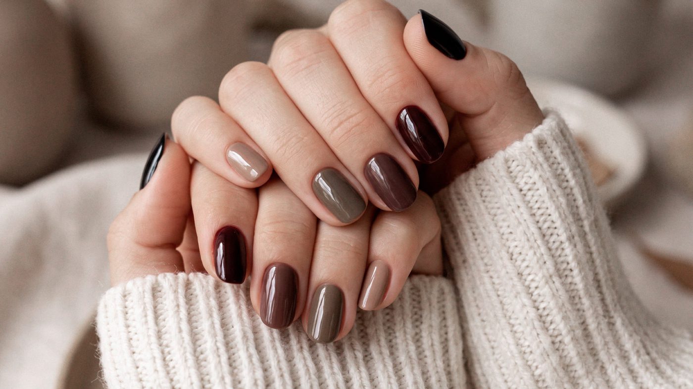 Uñas otoño 2026 en tonos marrones y burdeos Uñas otoño 2026 en tonos marrones y burdeos