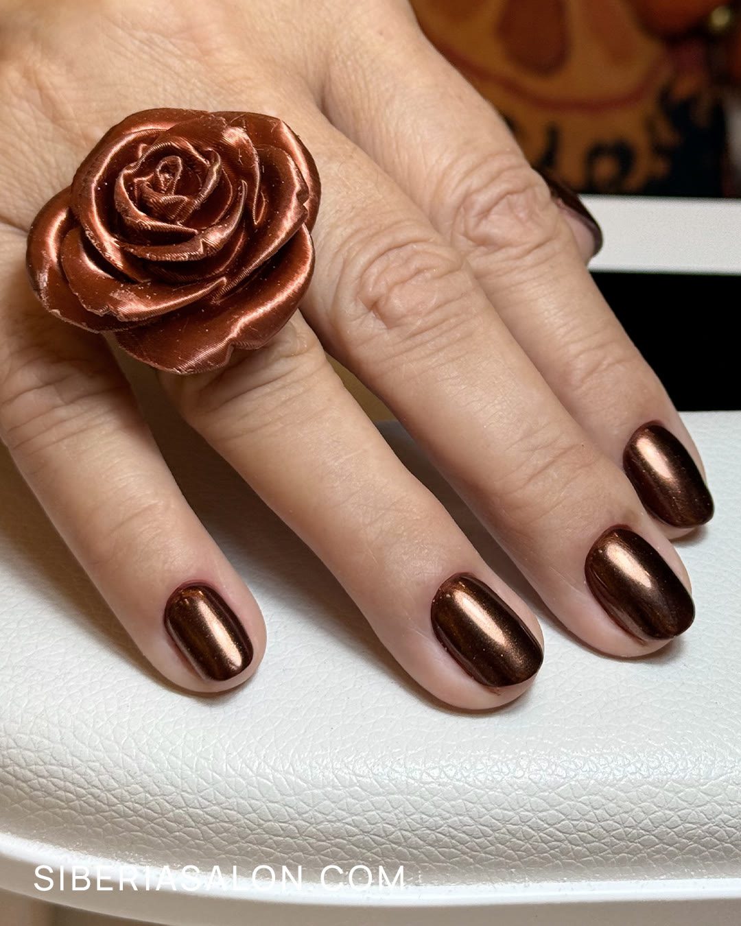 Uñas doradas para otoño 2026