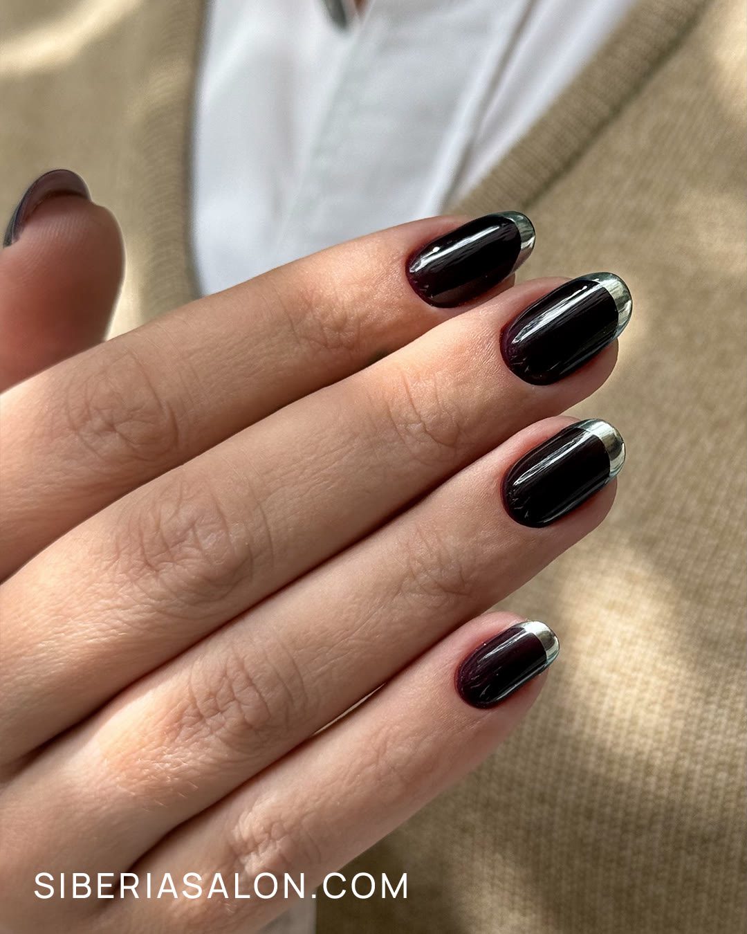 Chrome french: manicura francesa cromada para otoño 2026
